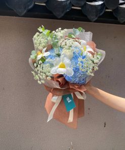 Bó hoa tú cầu xanh dương mix Tulip size M - YN123