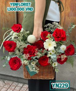 Giỏ hoa mix tone đỏ trắng size M - YN229