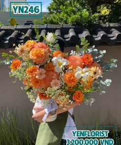 Hộp hoa tone cam rực rỡ mix Tulip trắng size L - YN246