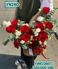 Giỏ hoa mix tone đỏ trắng size M - YN290
