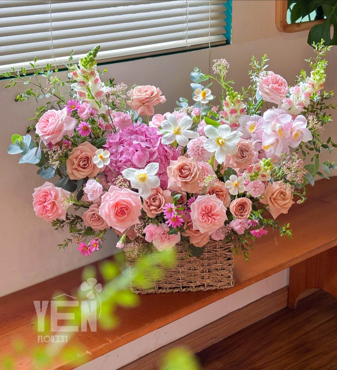 Valentine 05 - Giỏ hoa mix